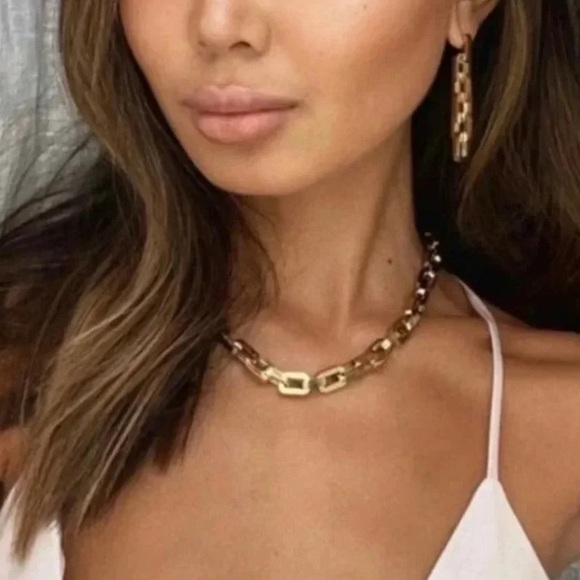 LUXURY LISTING New, Vintage and Gently Used Excellent Condition New Merchandise! - Picture 6 of 15